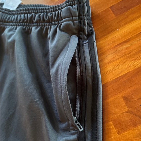 Adidas Charcoal Gray Sports Shorts L - Picture 3 of 7